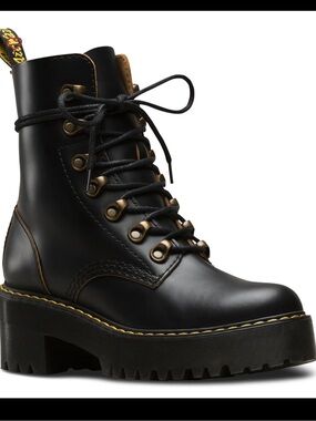 Dr. Martens Leona